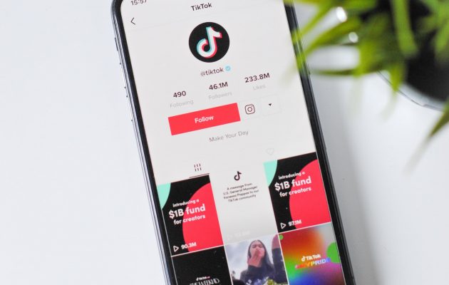 Beli TikTok suka tampilan atau tangkapan layar aplikasi followers